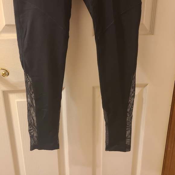 PINK Victoria's Secret Ultimate Yoga Leggings - Pure Mesh Piecing - Size Small - Picture 6 of 9